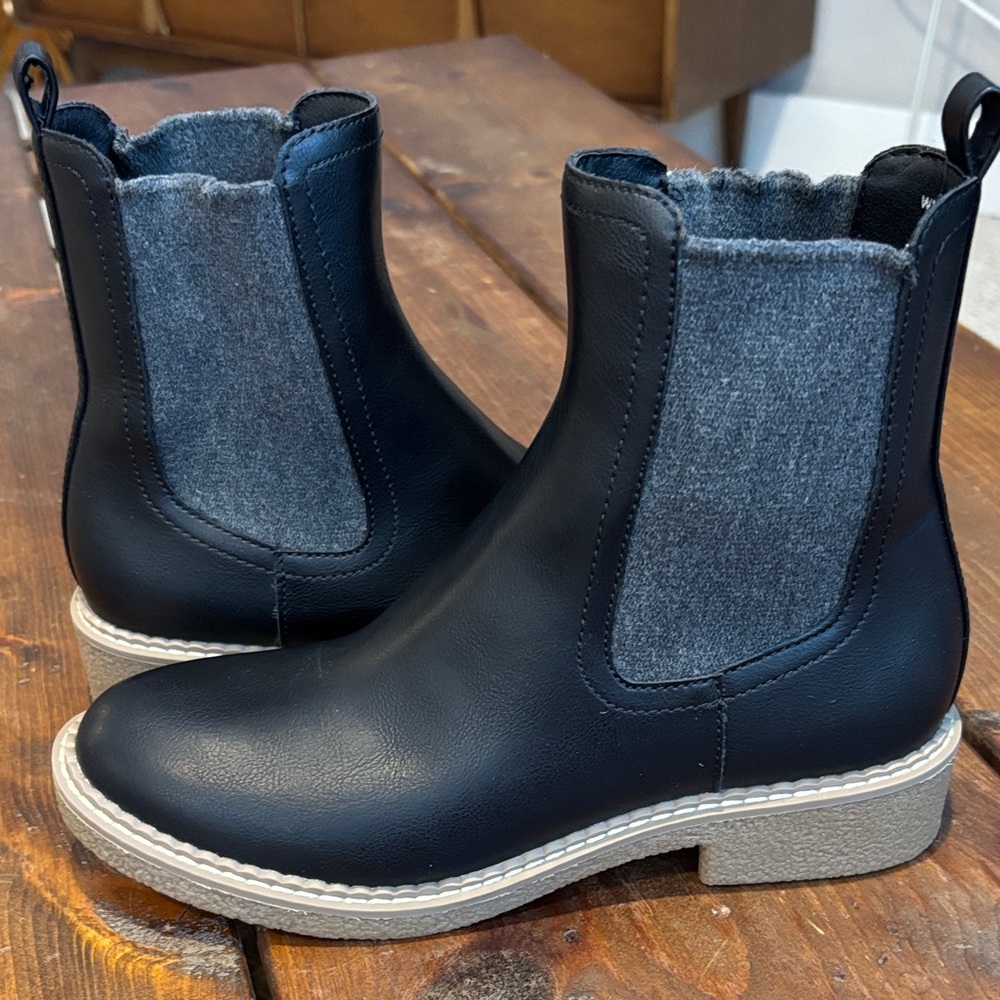 Dolce Vita Black Ankle Booties 7.5